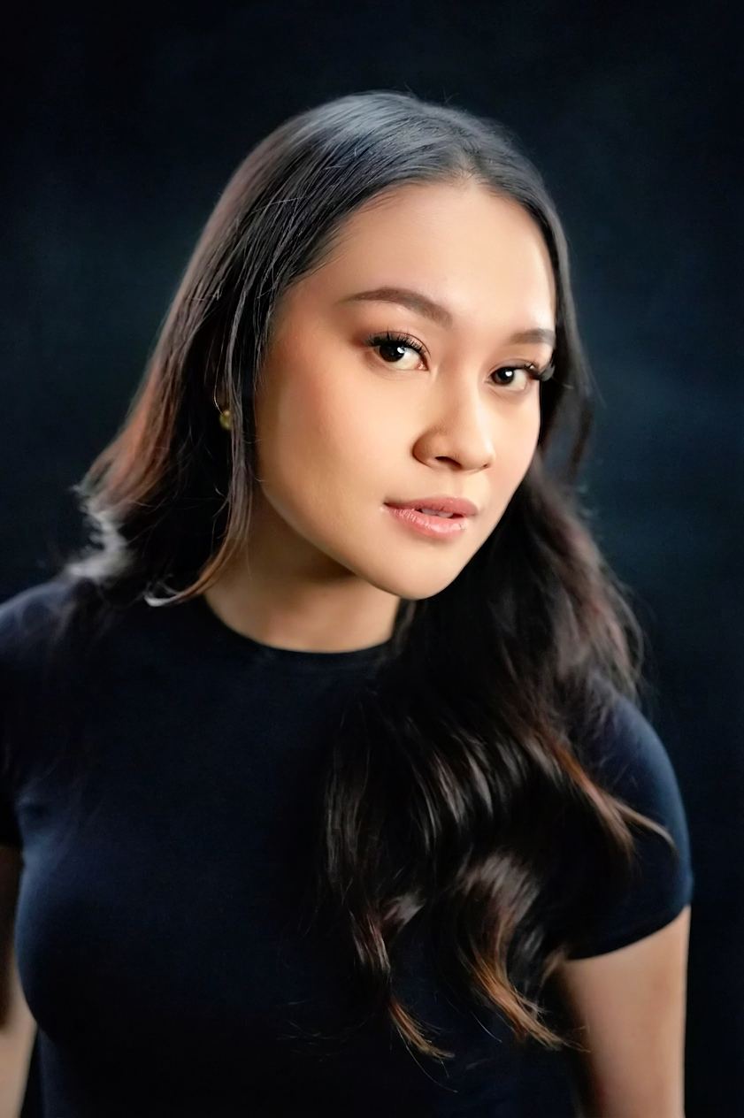 Beauty portrait photography with soft studio lighting by Bagan Sisworo